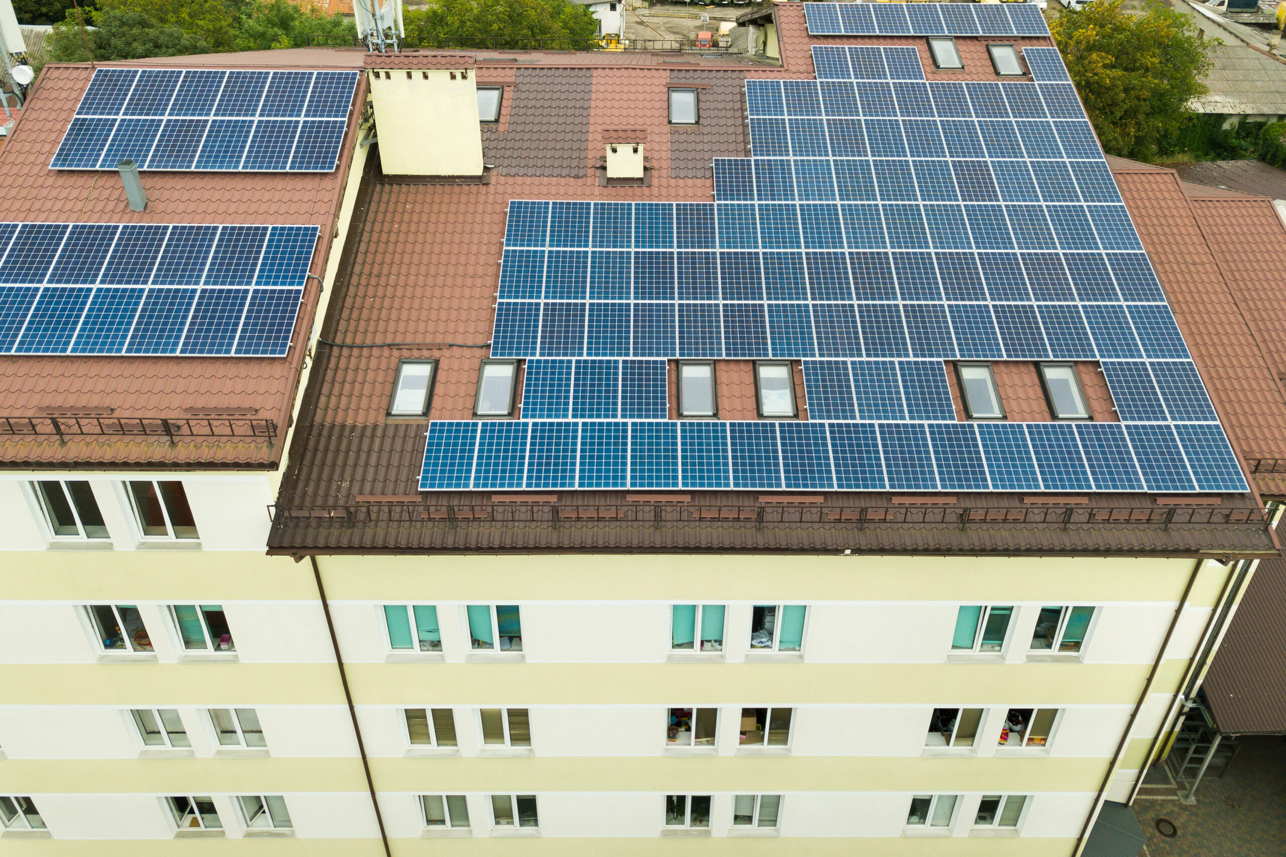 PV-Anlage Übersicht Luftaufnahme Drohne Sichtprüfung